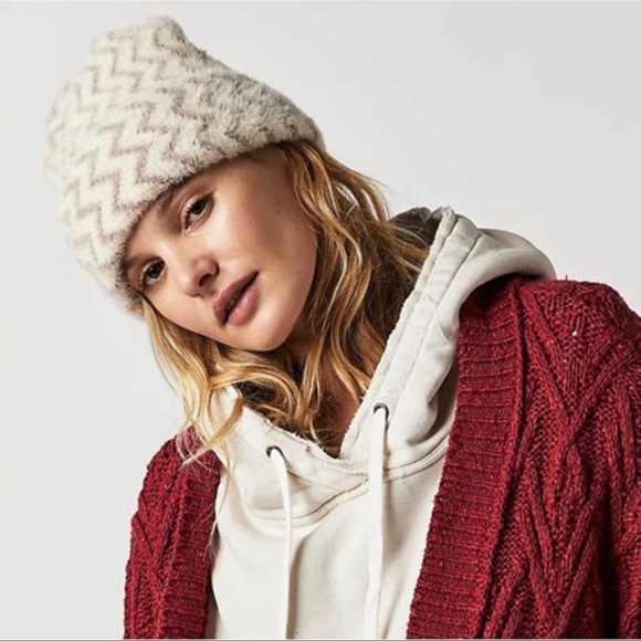 NWT Free People Ziggy Fuzzy Beanie - Picture 4 of 6